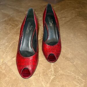 Donald J Pliner Couture Red Crocodile Pattern Pump